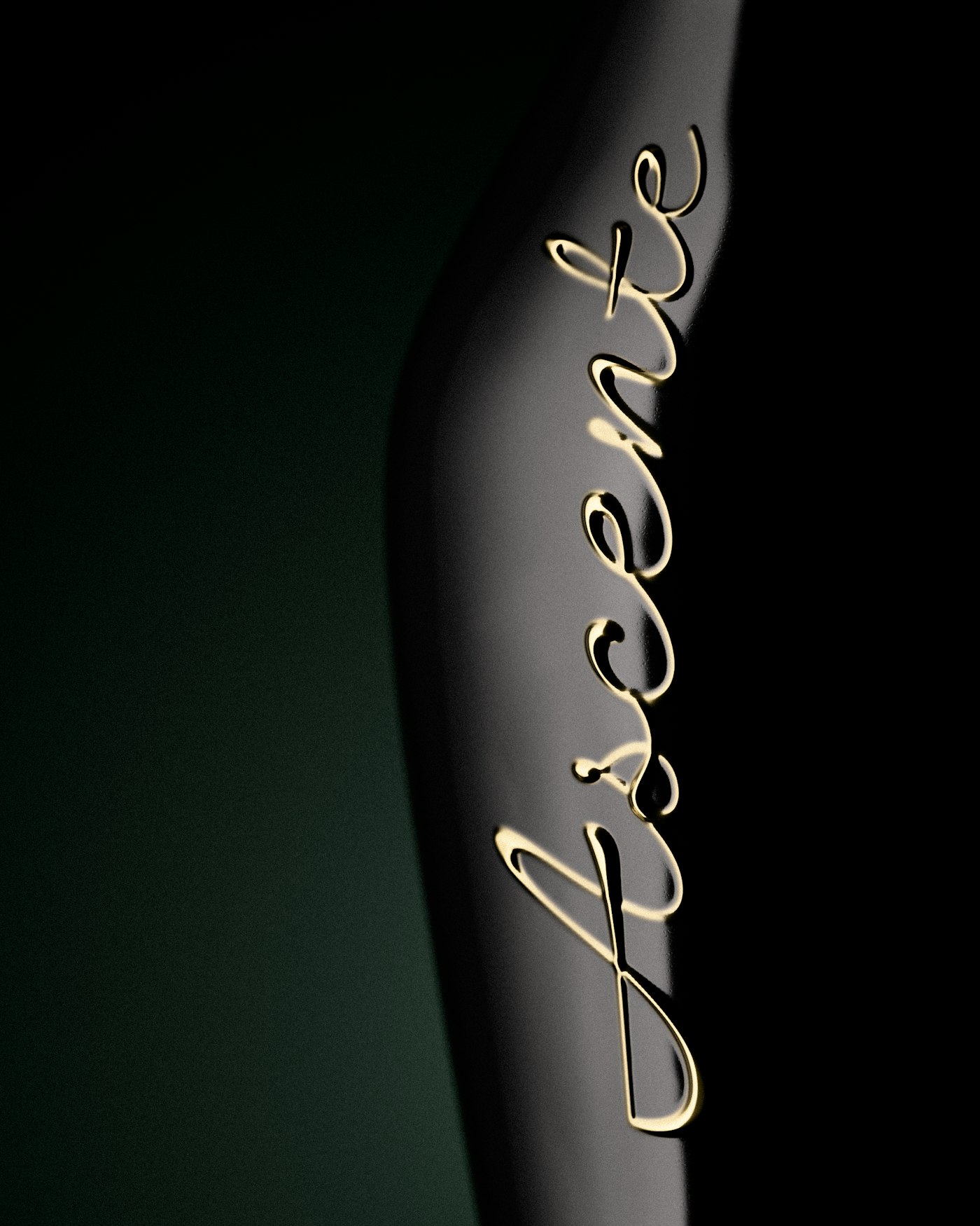 Botella de aceite corporal sobre fondo oscuro